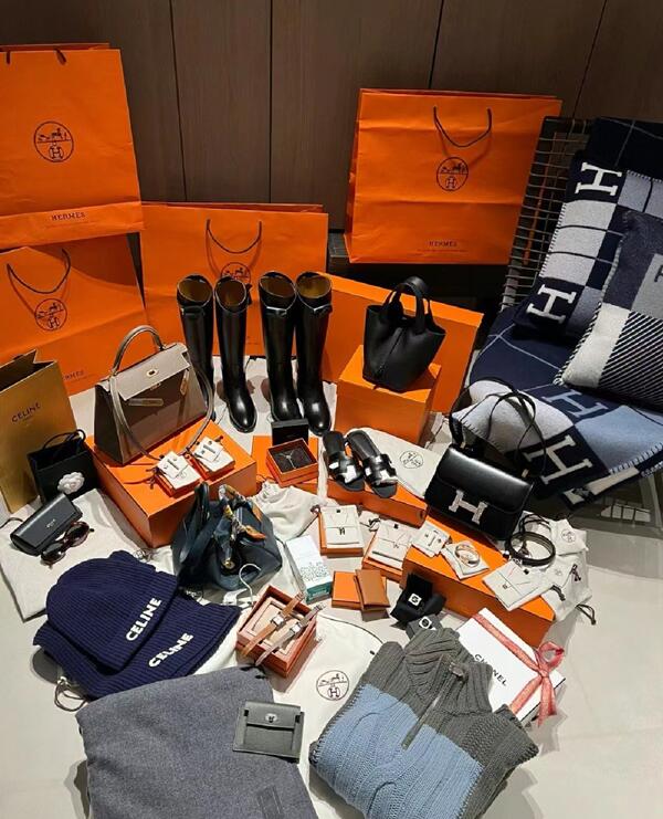 杨浦区回收奢侈品鞋服.jpg